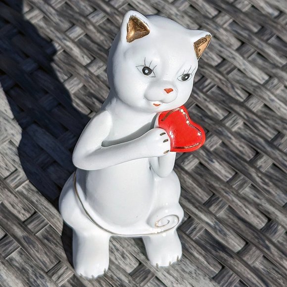 Ceramic Cat with Heart - Picture 3 of 12